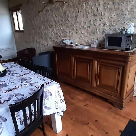 Oda ve Kahvaltı La Mirabelle Montazeau